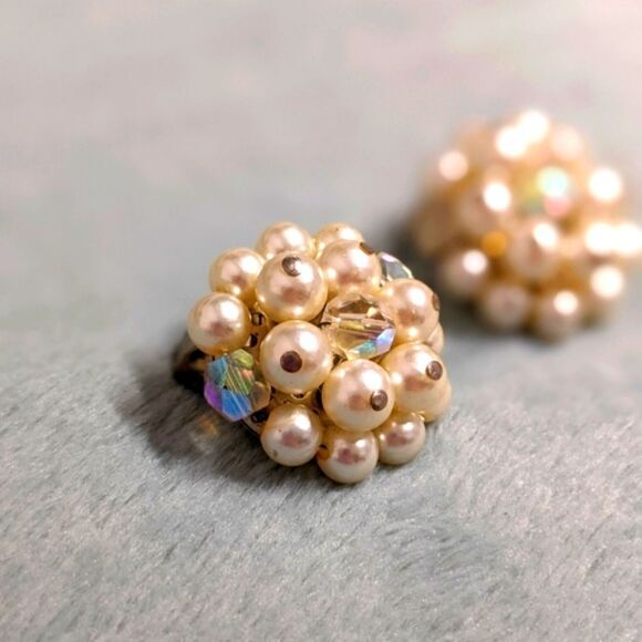Vintage 1950's Faux Pearl w/ AB Crystal Accents Clip Earrings - Made in Japan - Picture 8 of 8